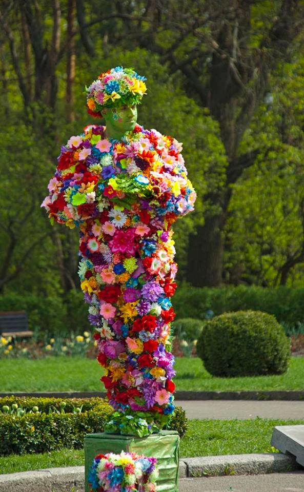 Статуи из цветов